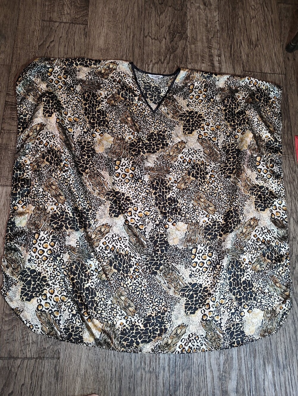 Winlar Animal Print V-Neck Women's Top lounge Dress in Black and Tan One Size